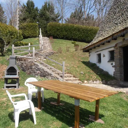 Avec Vue Panoramique Sur Le Plomb Du Cantal * Saint-Jacques-des-Blats