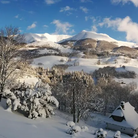 Avec Vue Panoramique Sur Le Plomb Du Cantal Saint-Jacques-des-Blats