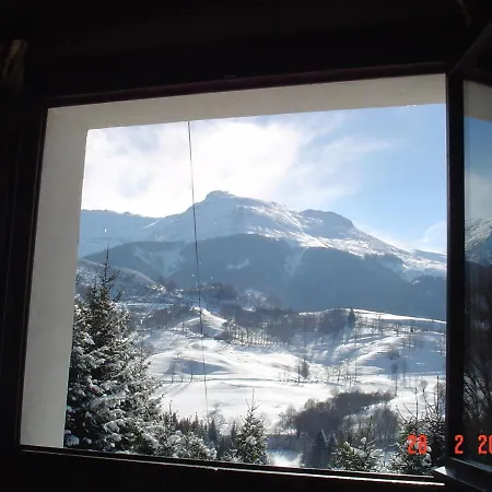 Avec Vue Panoramique Sur Le Plomb Du Cantal Saint-Jacques-des-Blats
