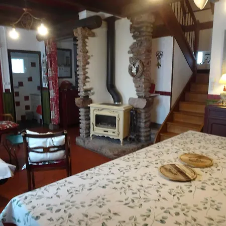 Avec Vue Panoramique Sur Le Plomb Du Cantal Saint-Jacques-des-Blats